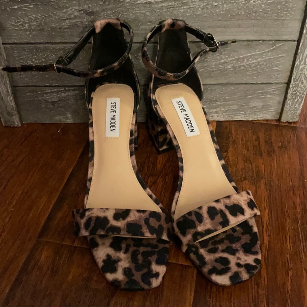 Brand new Steve Madden block print heels